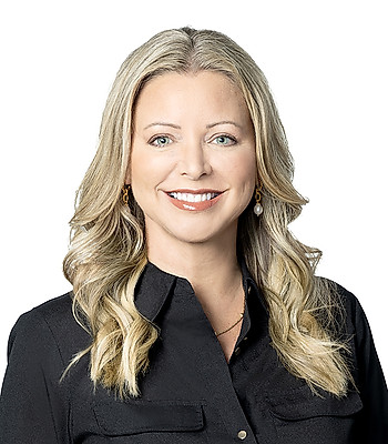 Portrait of Tami Kirschner, REALTOR®.